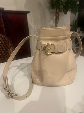 Vintage Coach 4156  Ivory Soho Bucket Bag Leather Crossbody Shoulder Handbag 7x9